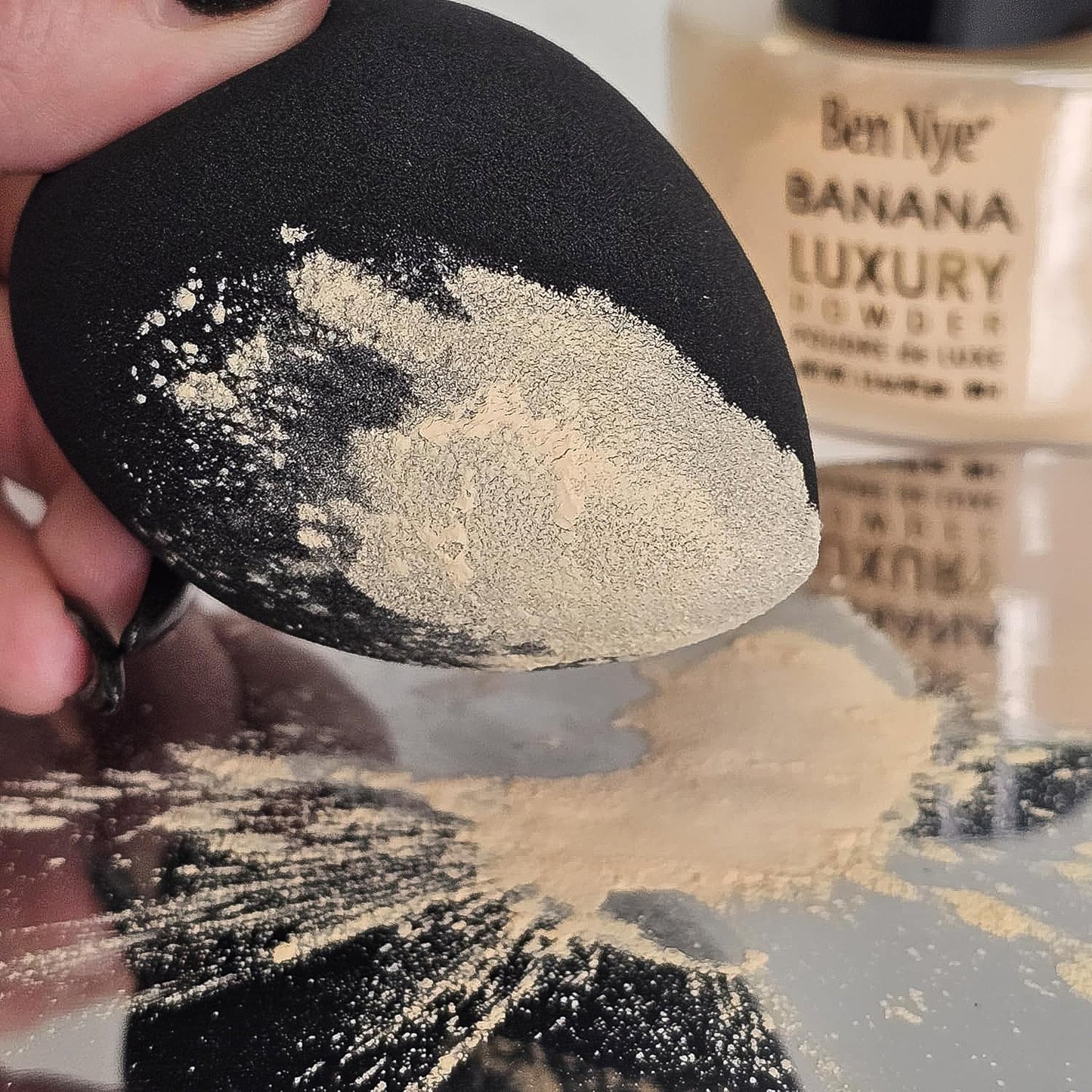 Set of 6 Wukusy makeup sponges for liquid, cream, and powder application, shown in a close-up image.