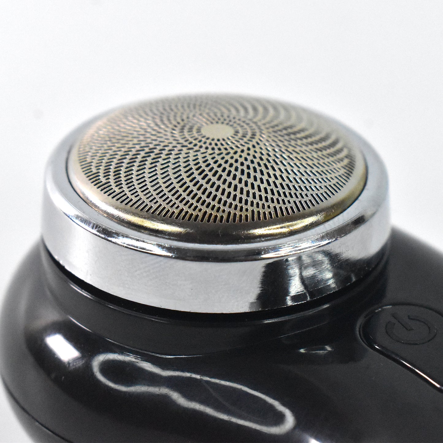 Wukusy portable electric shaver and clipper for trimming, compact health care tool with a sleek design for grooming.