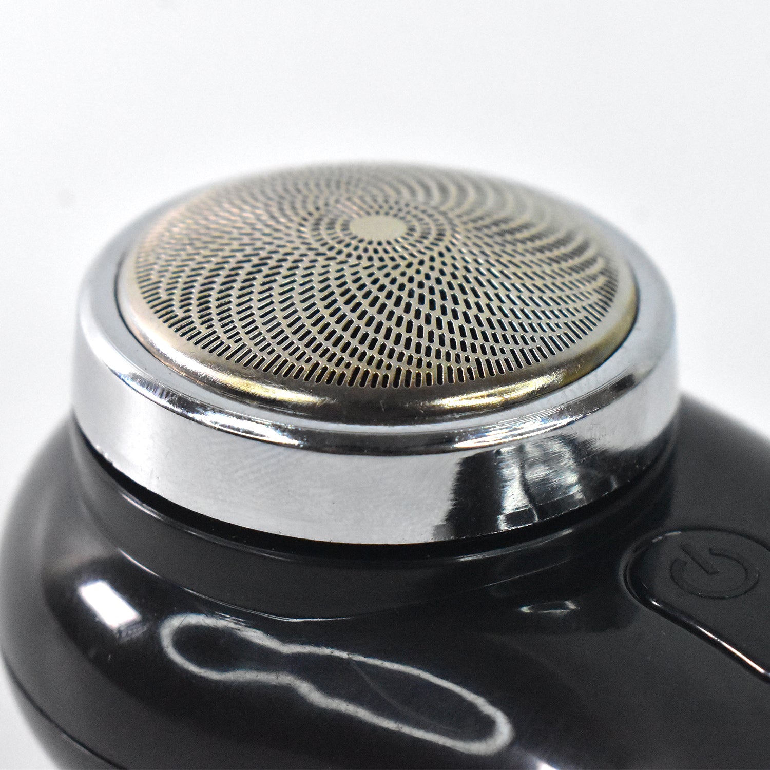 Wukusy portable electric shaver and clipper for trimming, compact health care tool with a sleek design for grooming.