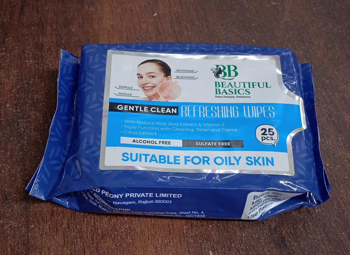 Wukusy facial cleansing wet wipes with fruit extract, showing 25 alcohol-free, soothing, hydrating wipes for skin care.
