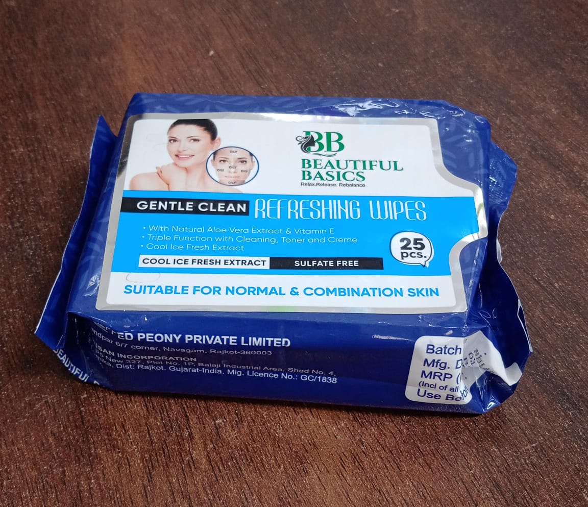 Wukusy facial cleansing wet wipes with fruit extract, showing 25 alcohol-free, soothing, hydrating skin wipes for face.