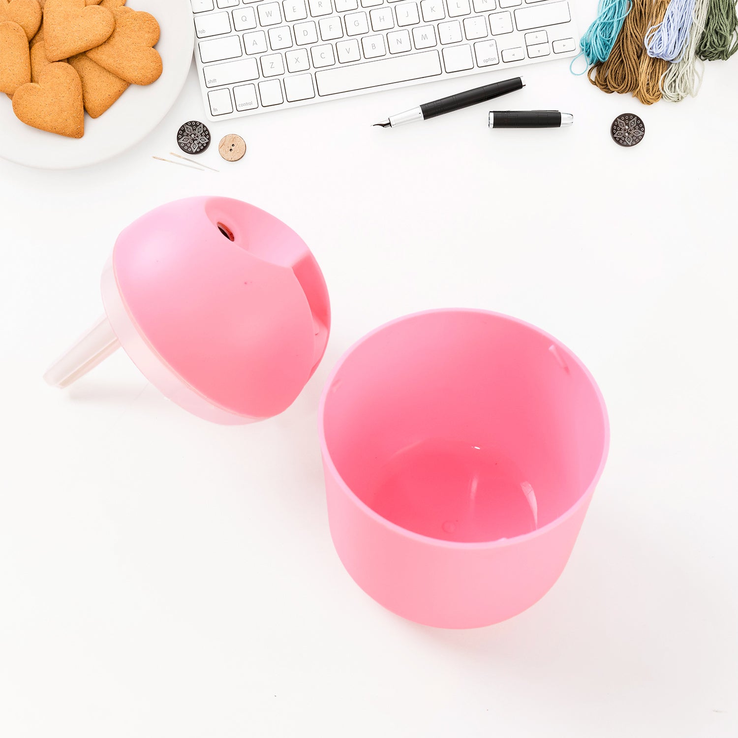 Wukusy USB mini air humidifier for home and office, compact health care device with mist output, lightweight and easy to use.