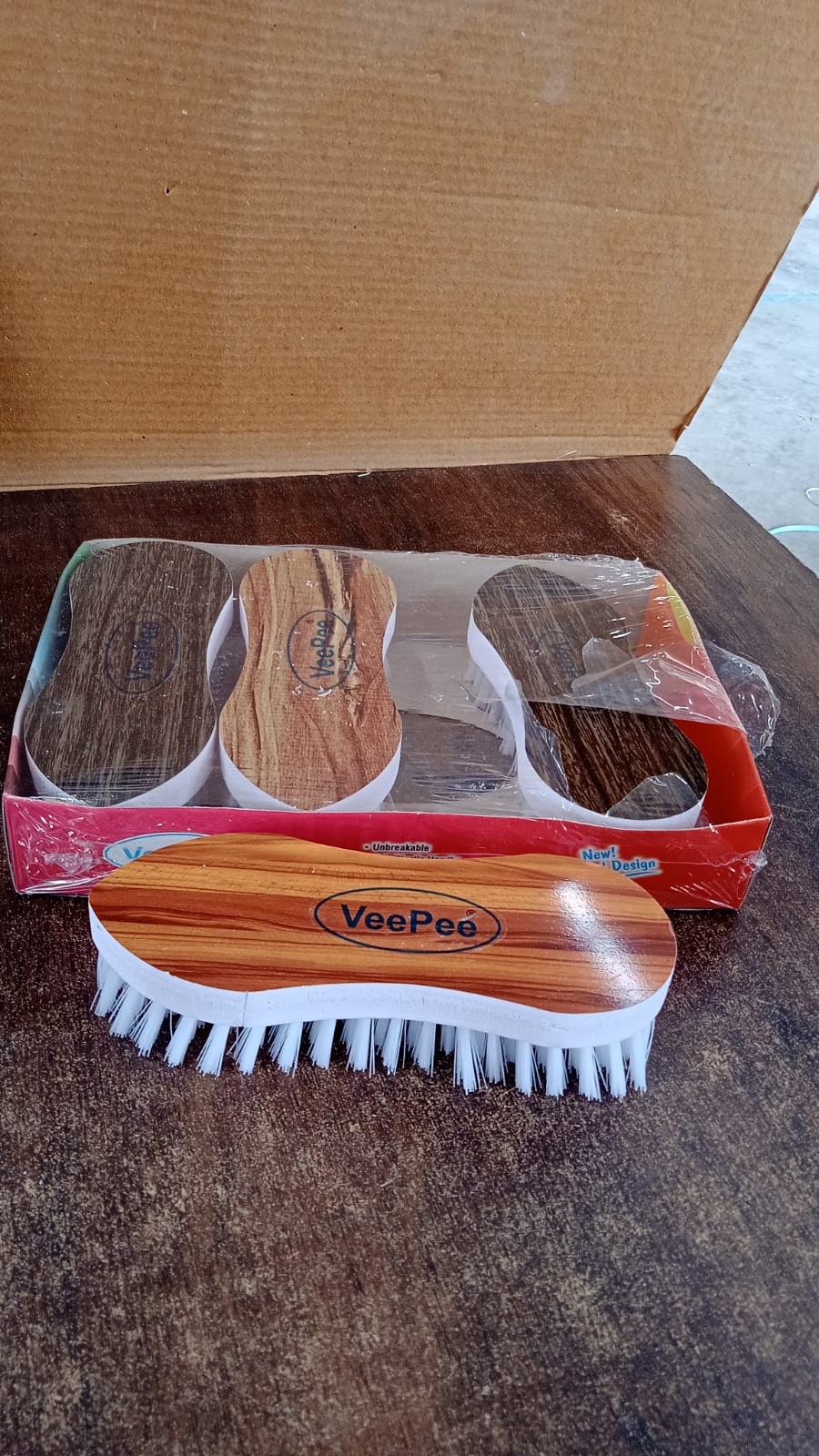 Wukusy Veepee ergonomic curved laundry brush set with four cleaning brushes for effective fabric care and stain removal.