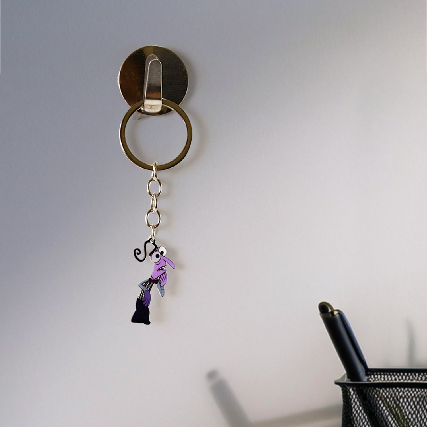 Wukusy cartoon character keychain, vibrant home decor accessory featuring a playful animated design on a keychain.