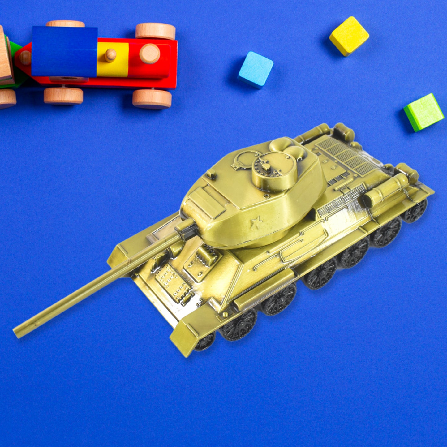Wukusy retro iron art tank model, nostalgic metal home decor ornament for office, living room, or children's room display.