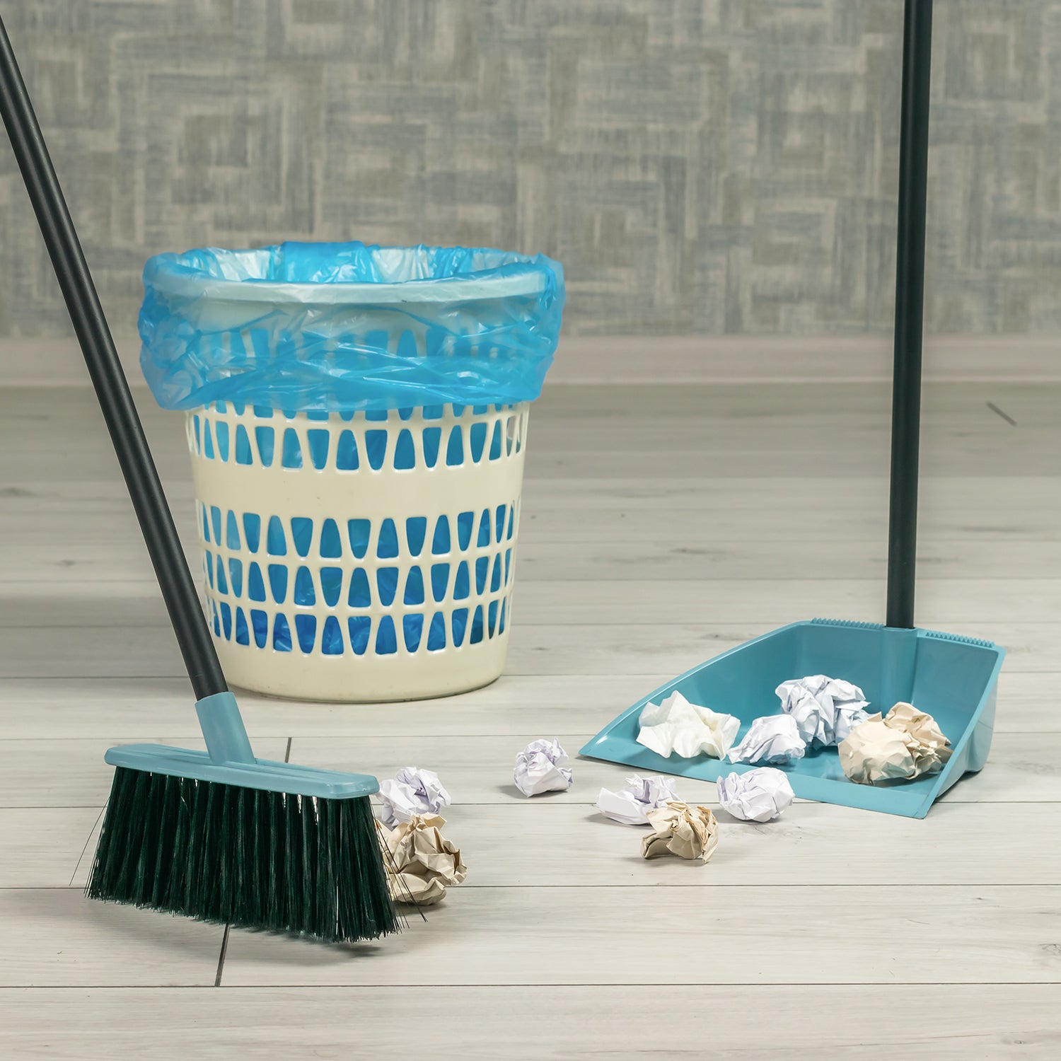 Wukusy long handle dustpan and brush 2-piece set for sweeping and cleaning in home or office environments.