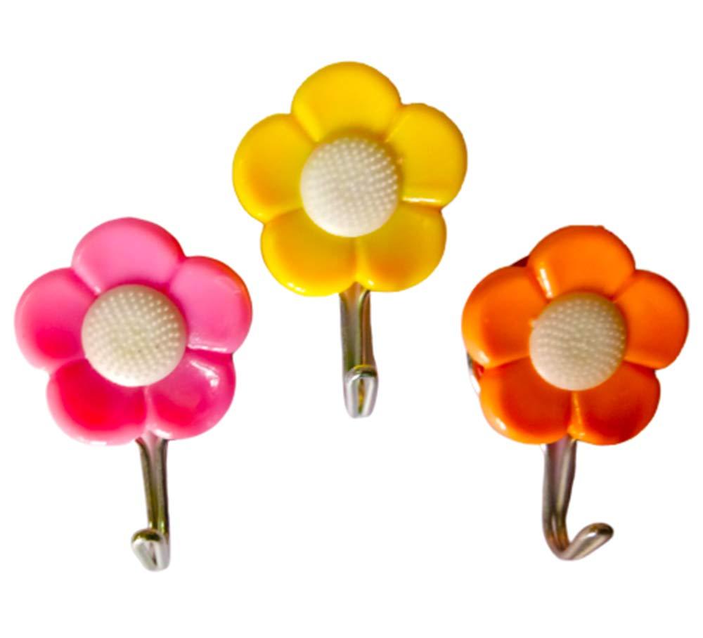 Set of 5 Wukusy plastic self-adhesive flower-shaped hooks for home improvement, suitable for hanging lightweight items.