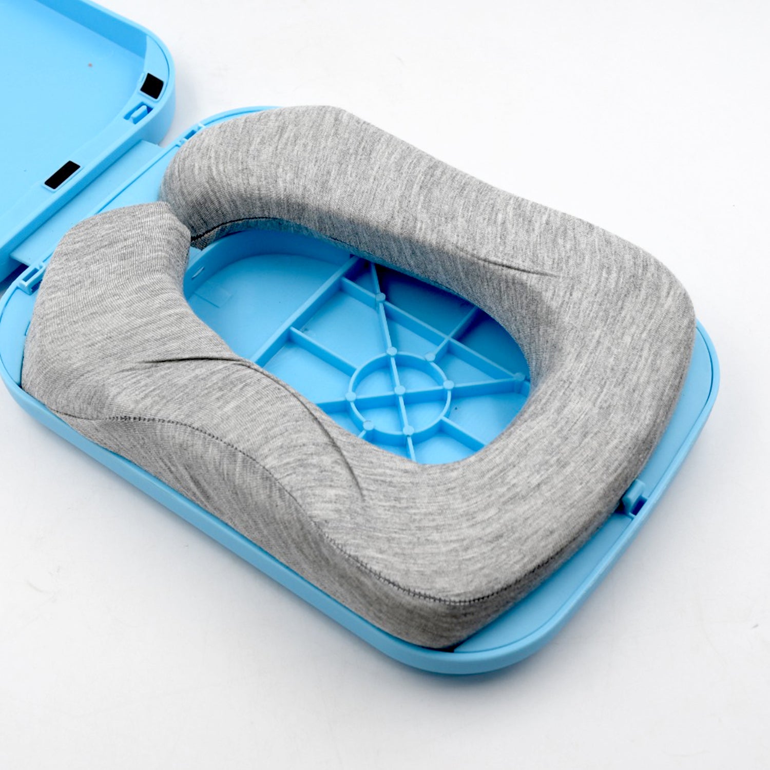 Wukusy soft doughnut-shaped nap pillow for kids, foldable, portable desk pillow for office, school, library, and outdoor use.