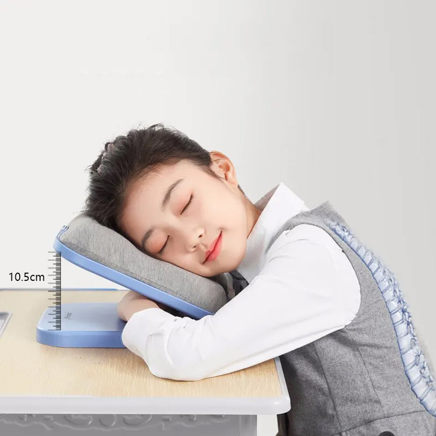 Wukusy soft doughnut-shaped kids desk pillow, foldable and easy to carry, ideal for naps at home, school, or outdoor settings.