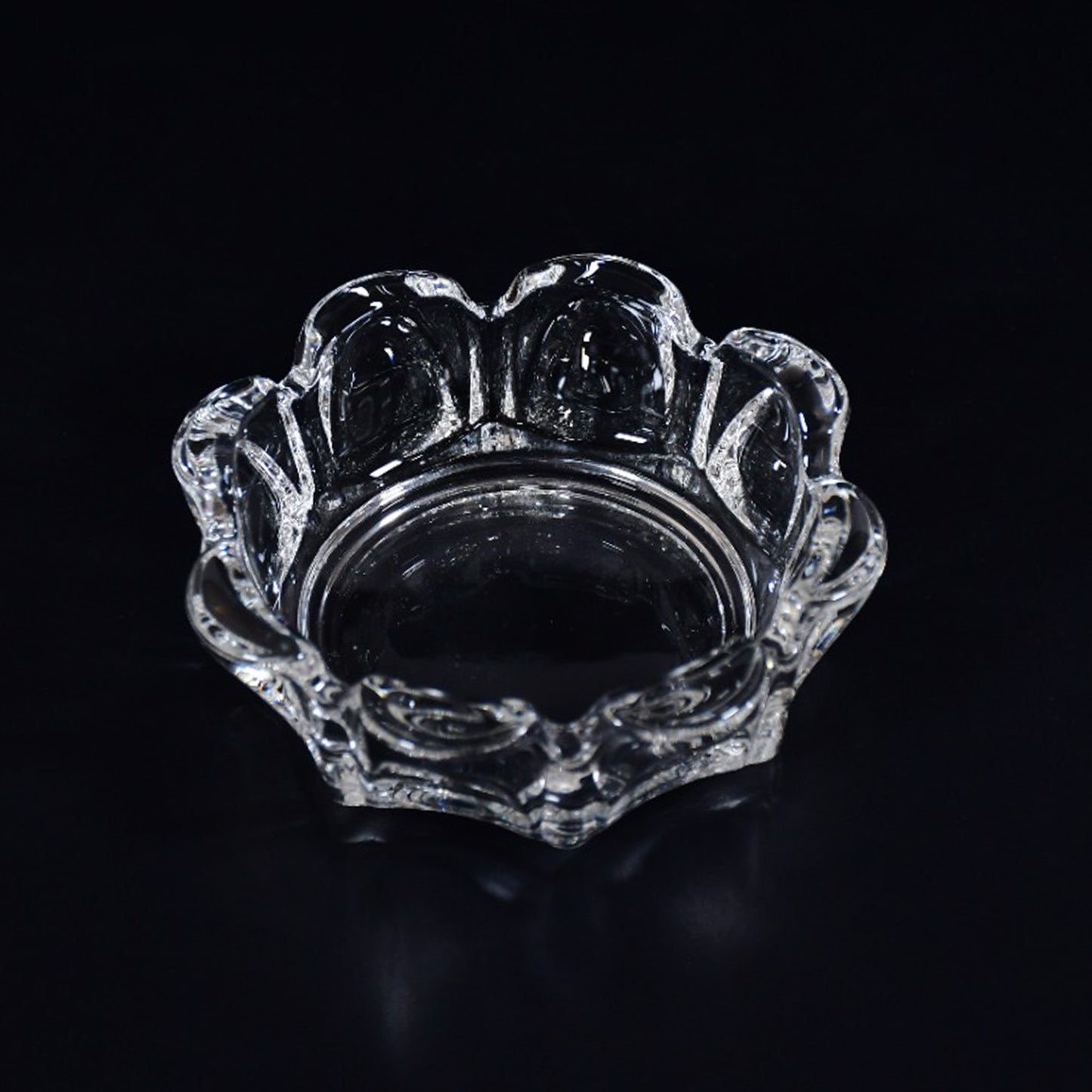 Wukusy Sanford cigar cigarette ashtray, round tabletop design, suitable for home, office, indoor or outdoor use.