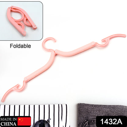 Wukusy 1432a travel folding clothes hangers with clips for scarves, suits, pants, and shirts, ideal for travel and home drying.