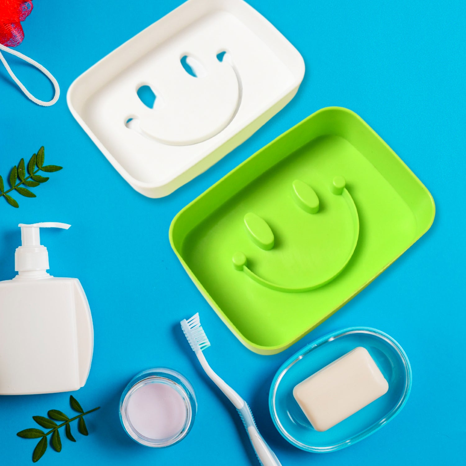 Wukusy 14500 portable travel soap dish with a cute cartoon smile face, drainage holder, perfect for home or travel use