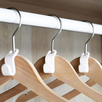 Wukusy 1700 plastic clothes hanger with non-slip pad, designed for secure clothing storage in home improvement settings.