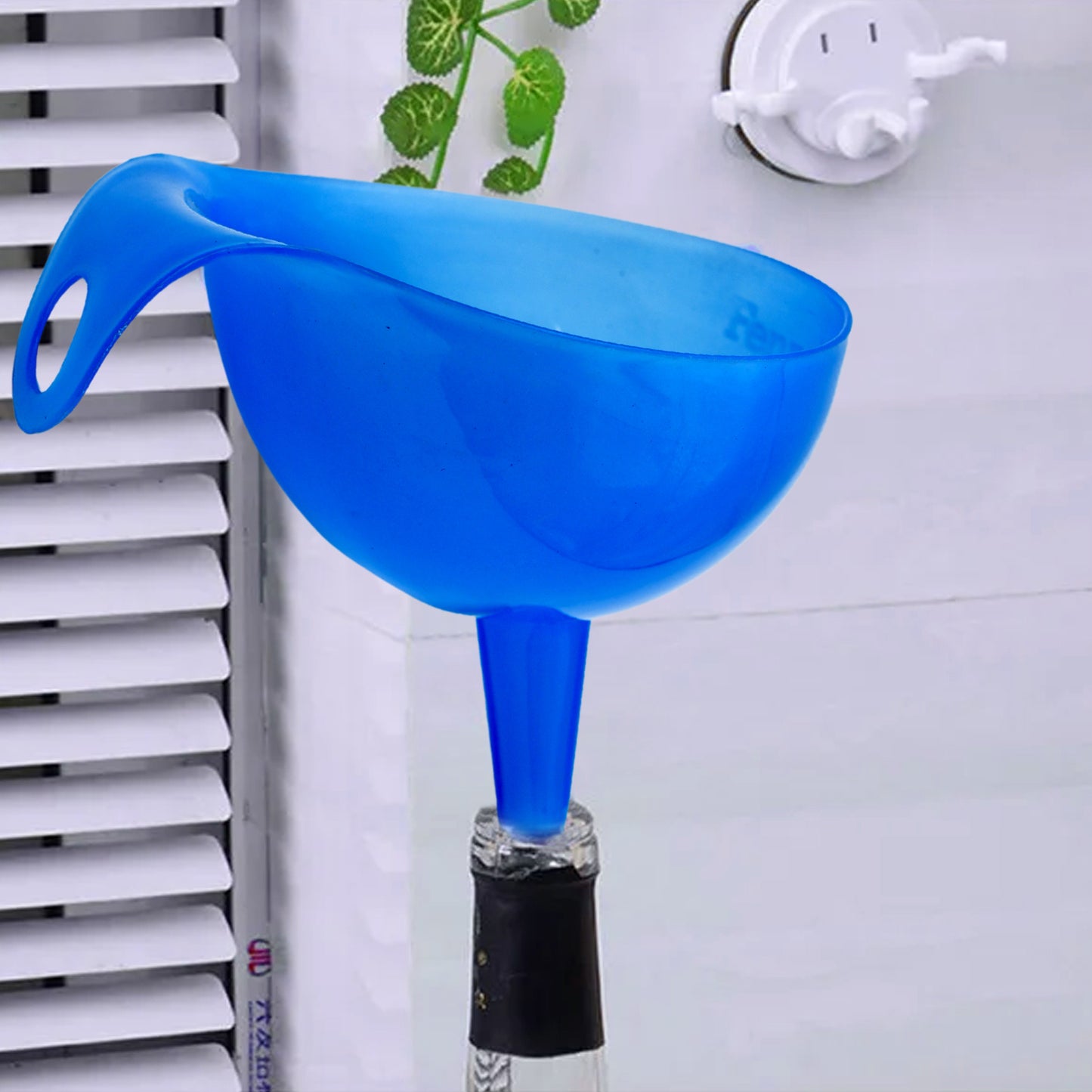 Wukusy plastic funnel for pouring oil, sauce, water, juice, and powders, small food-grade plastic funnel for kitchen use.