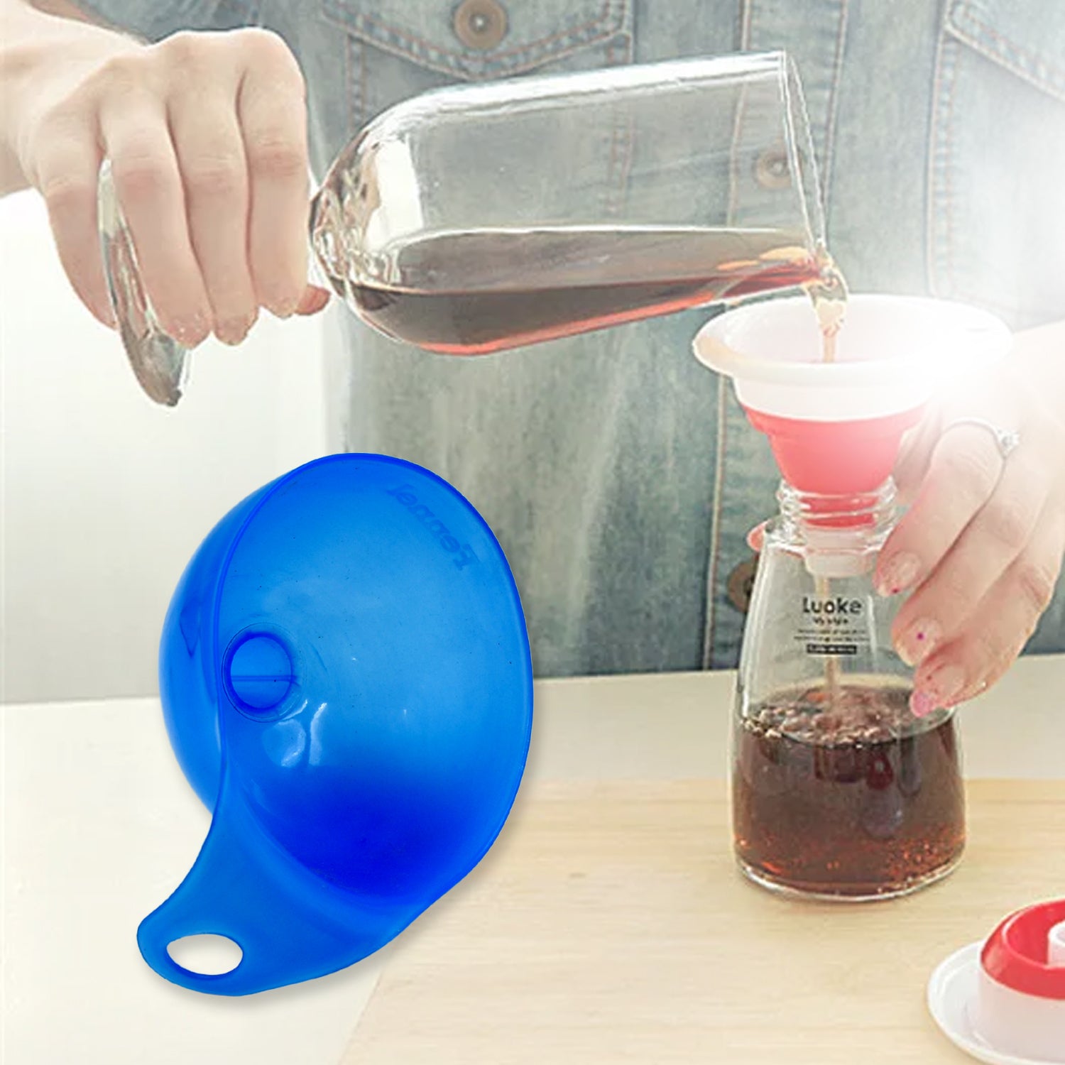 Wukusy plastic funnel for pouring oil, sauce, water, or juice; small food-grade plastic funnel for kitchen use.