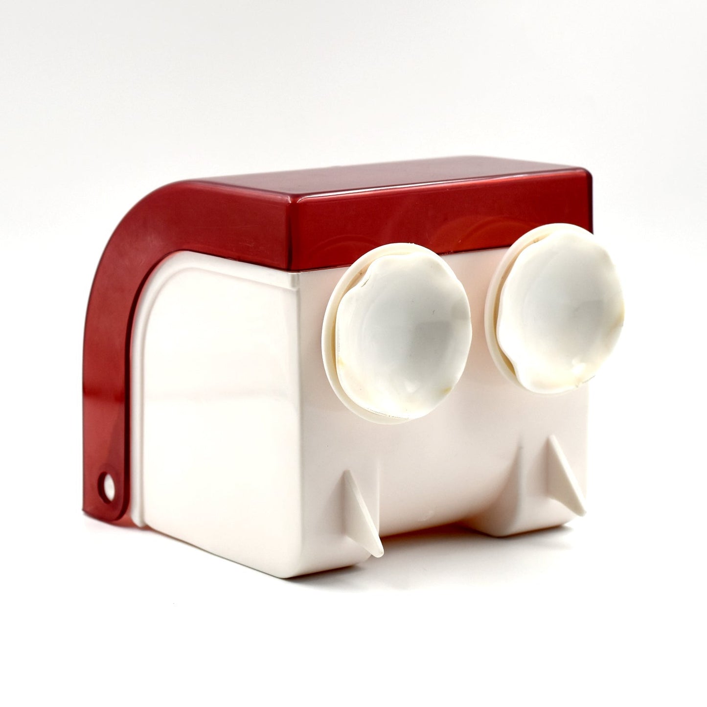 Wukusy 1789 wall tissue holder for holding tissues used for hand cleaning and wiping in home improvement settings.