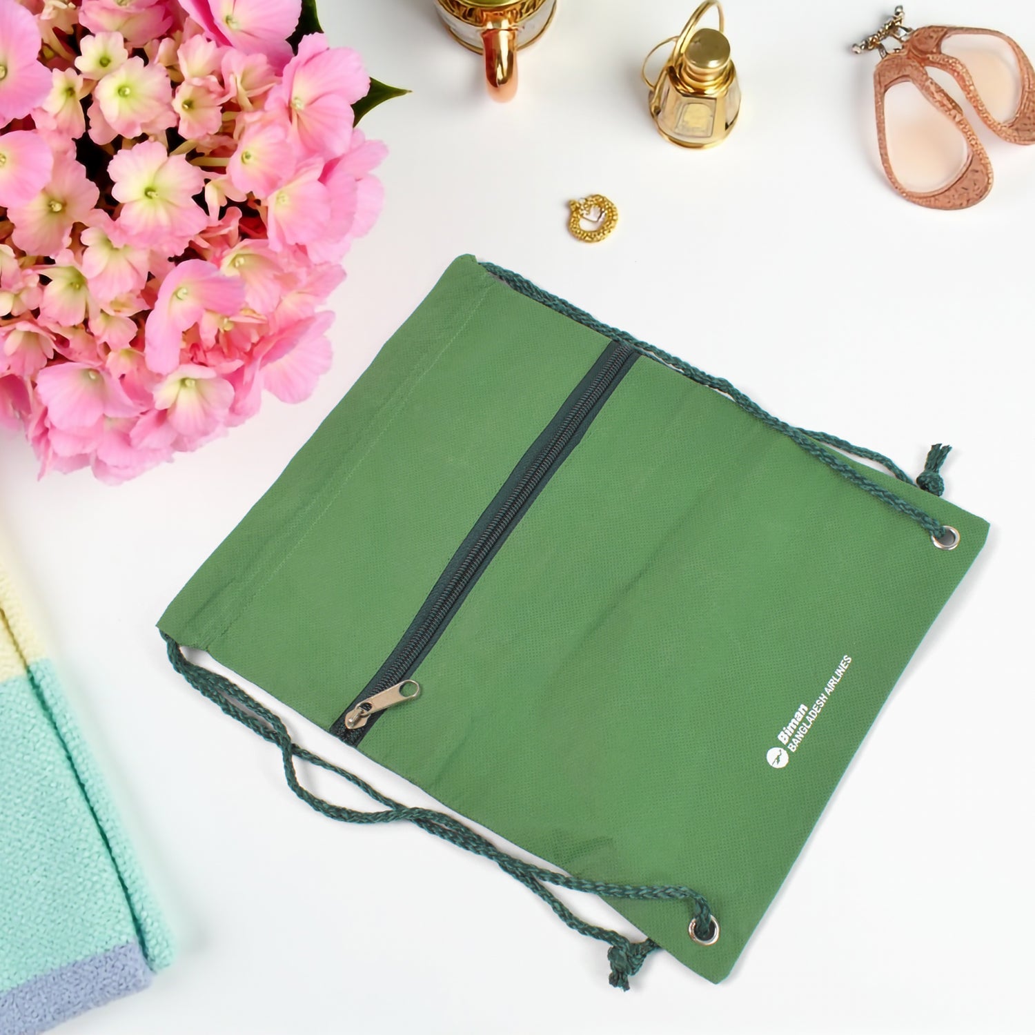 Wukusy 2-in-1 Hajj kit bag with musallah and small bag set, designed for home improvement and religious travel needs.