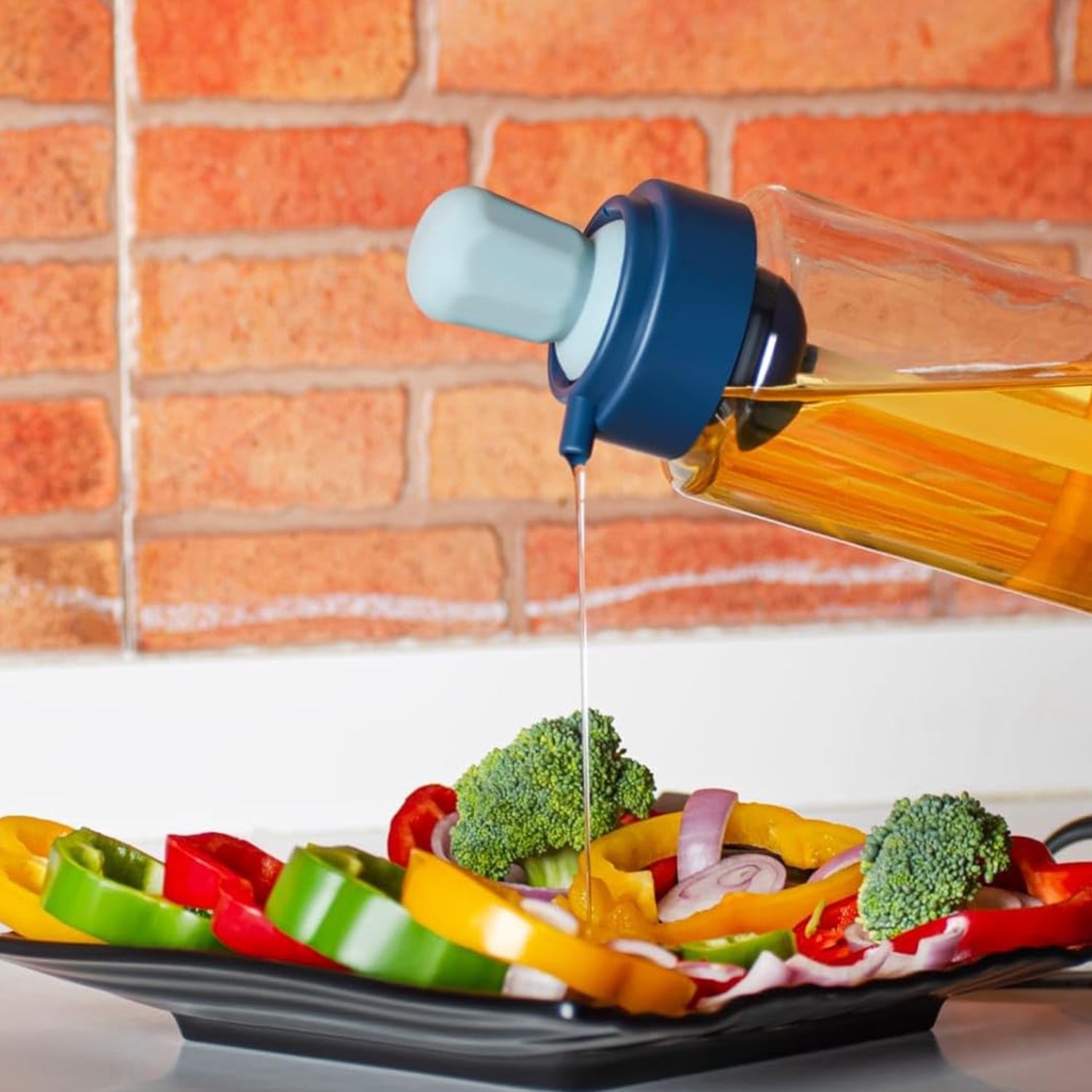 Wukusy 2-in-1 transparent oil dispenser with silicone dropper nozzle and brush, 1 liter for home improvement projects.