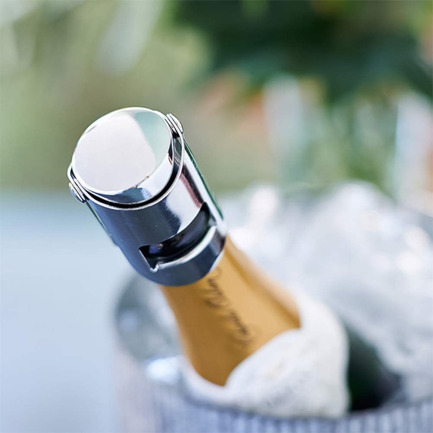 Wukusy stainless steel champagne bottle stopper, large size, sealed design for sparkling wine preservation, home improvement accessory.