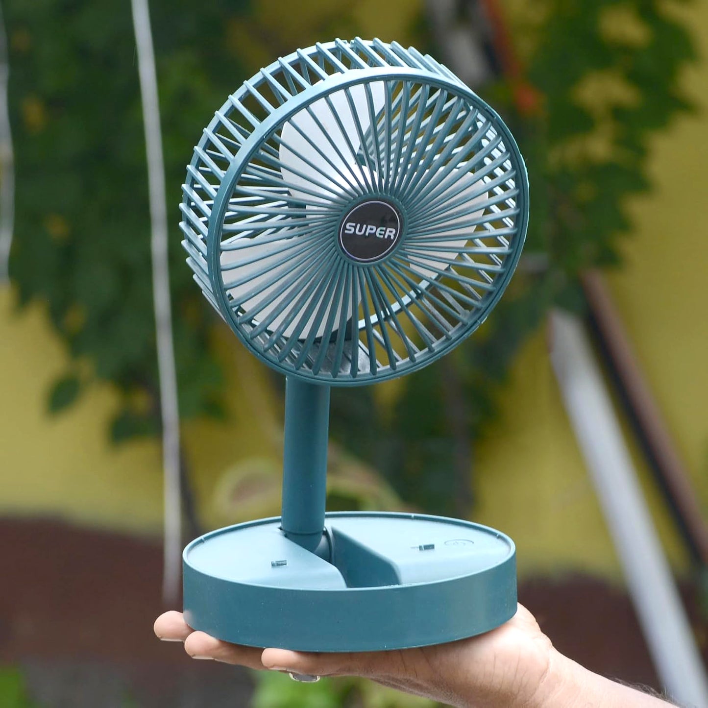 Wukusy telescopic electric desktop fan with height adjustment, foldable design, quiet operation, ideal for bedside and office use.
