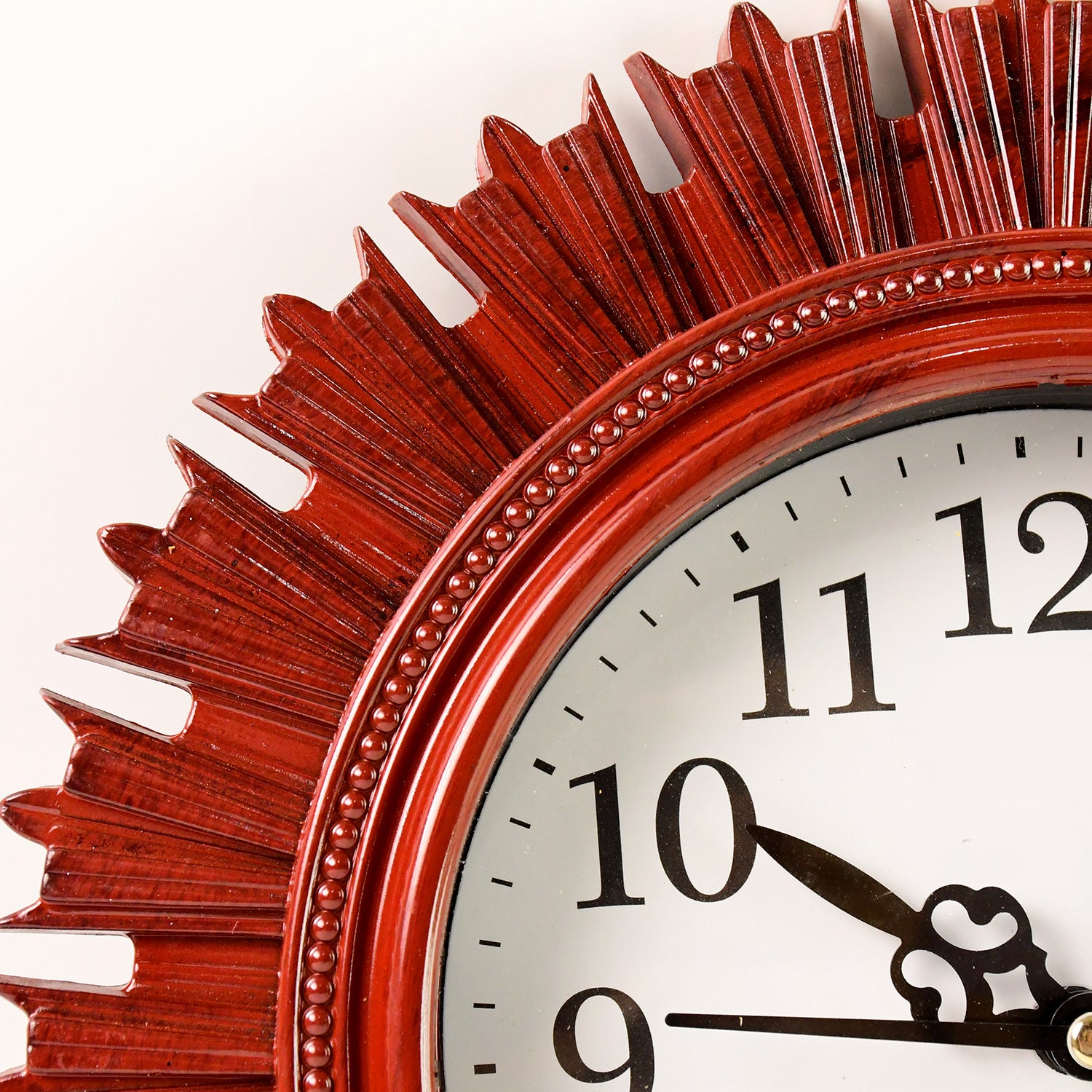 Wukusy wooden look designer wall clock, round plastic with easy-to-read dial, suitable for room, kitchen, bedroom, office, or school.