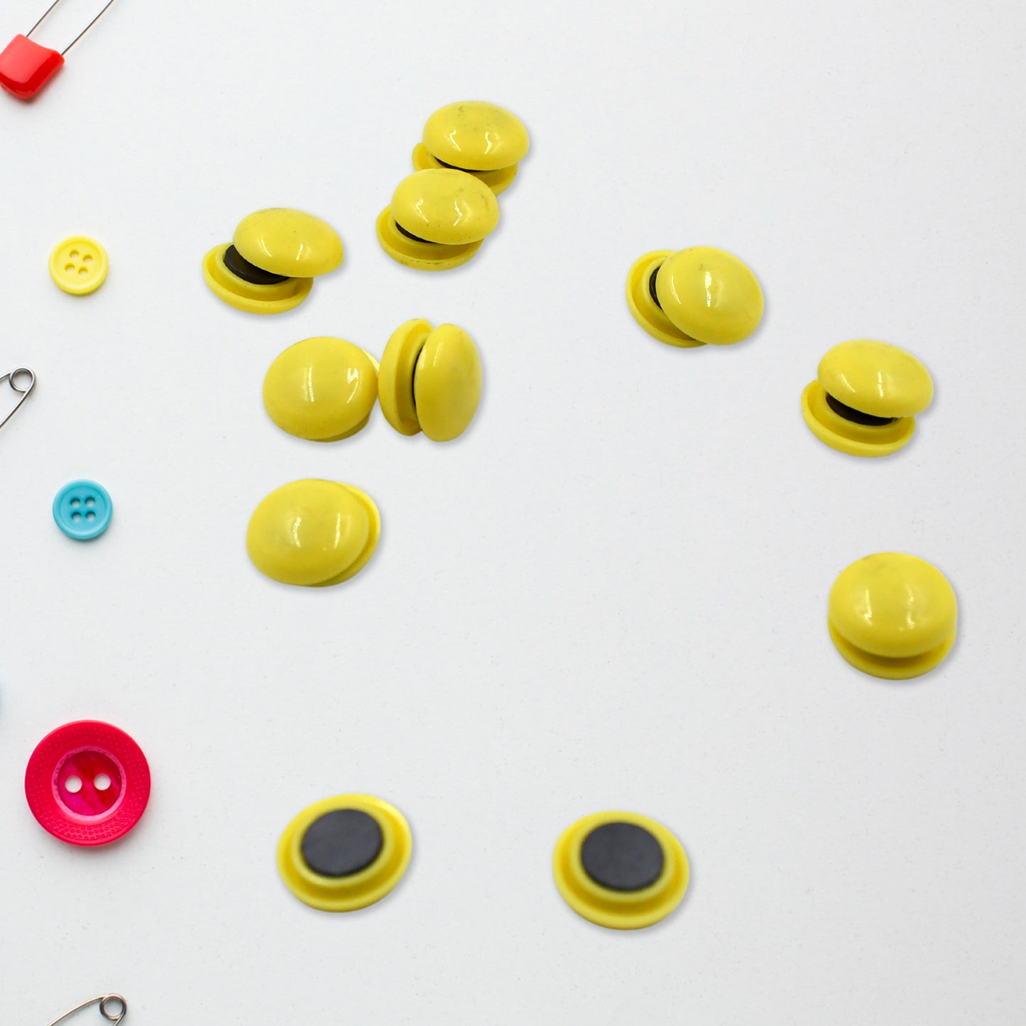 Wukusy magnetic whiteboard nails, 2cm circle, colorful plastic magnetic buckles, pack of 200 for household and teaching use