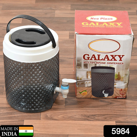 Wukusy 4500ml plastic water jug with diamond cut design, ideal for carrying water and beverages at home.