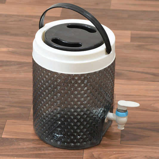 Wukusy 5984 diamond cut plastic water jug, 4500ml capacity, ideal for carrying water and beverages, home improvement use