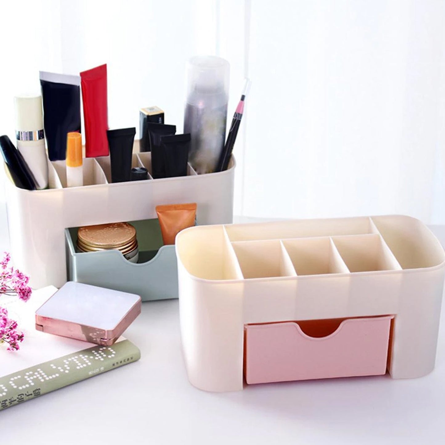 Wukusy Makeup Cutlery Box for storing makeup tools and kits, ideal for women and ladies' beauty and home organization.