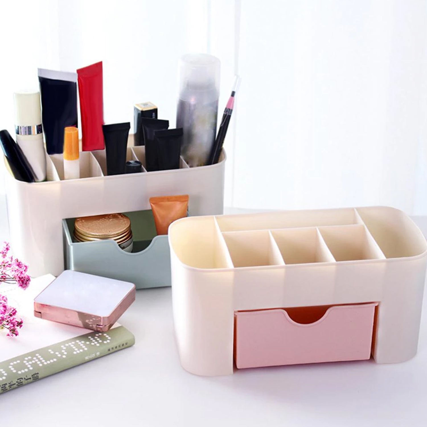 Wukusy Makeup Cutlery Box for storing makeup tools and kits, ideal for women and ladies' beauty and home organization.