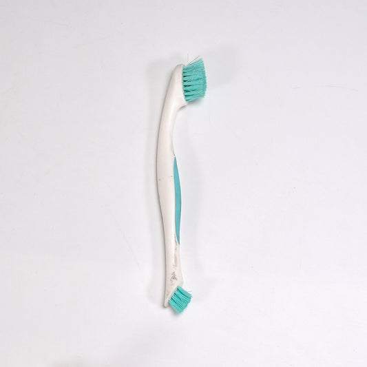 Wukusy 6665 multipurpose two-side brush for home and kitchen cleaning, featuring durable bristles and ergonomic handle.