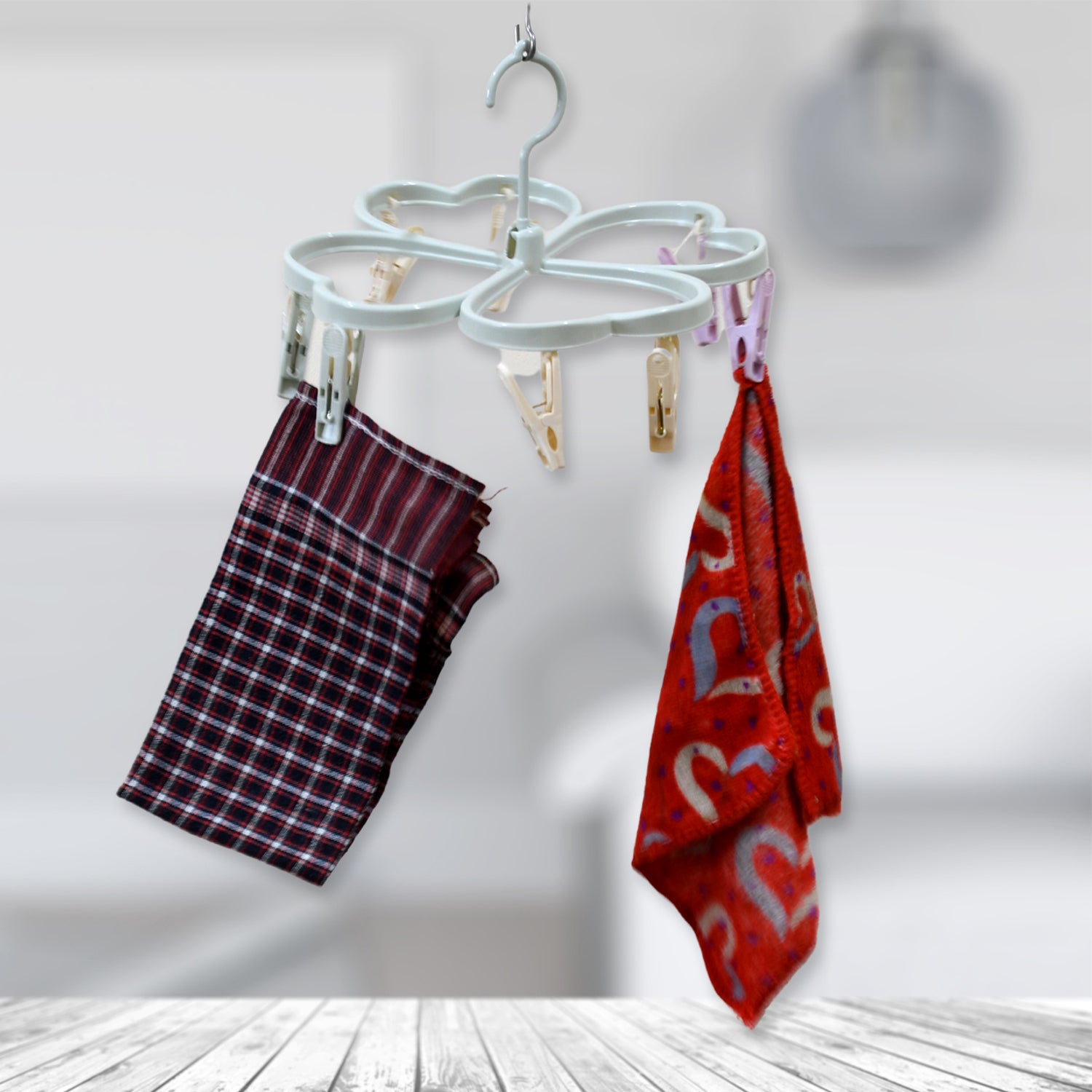 Wukusy Heart Shape Clothes Spin Rack with 8 clips for drying underwear, baby clothes, socks, bras, towels, and cloth diapers.