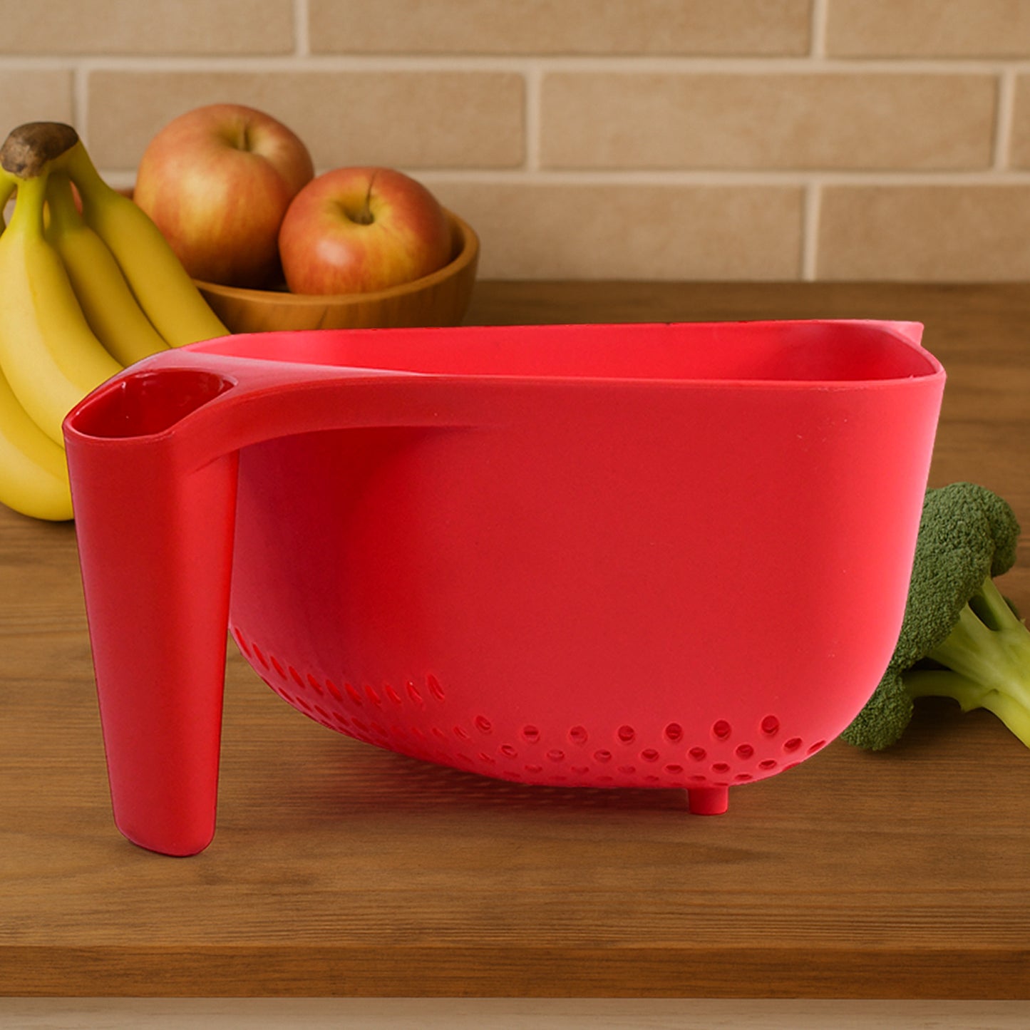 Wukusy Apex multi-functional plastic strainer bowl with ergonomic handle for home improvement, ideal for rinsing and straining.