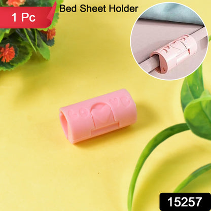 Wukusy elastic fitted bed sheet clip holding a bed sheet securely in place on a mattress for a neat, wrinkle-free look.