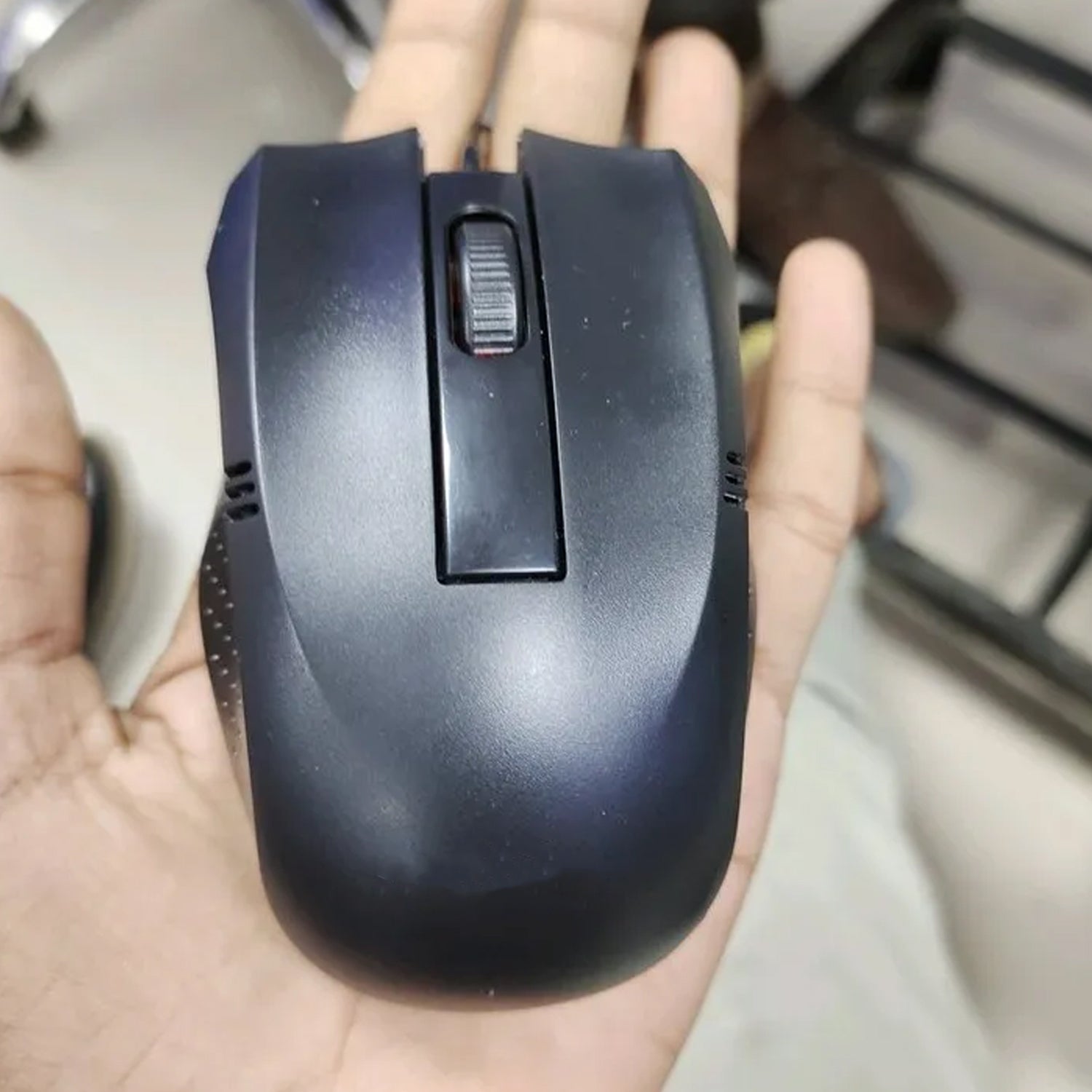 Wukusy wired optical computer mouse for laptops, black, with ergonomic design and USB connection, ideal for home improvement.