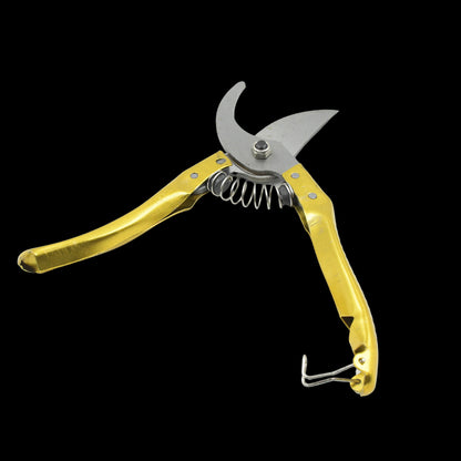 Wukusy gardening shears and pruners scissors for trimming plants and shrubs, ideal for home gardening and outdoor maintenance.
