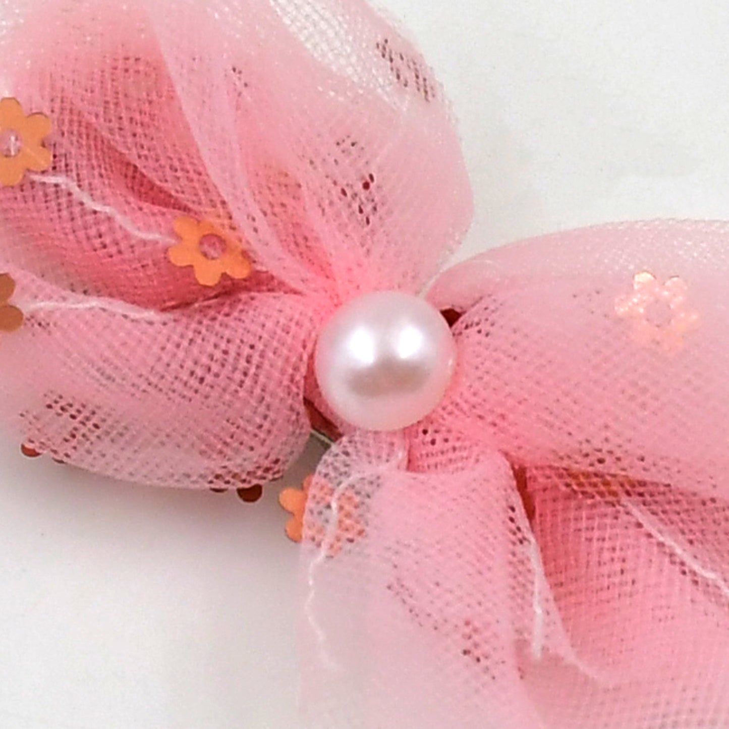 Wukusy hair bow knot clip for girls, featuring a decorative bow design, suitable for everyday hair styling.