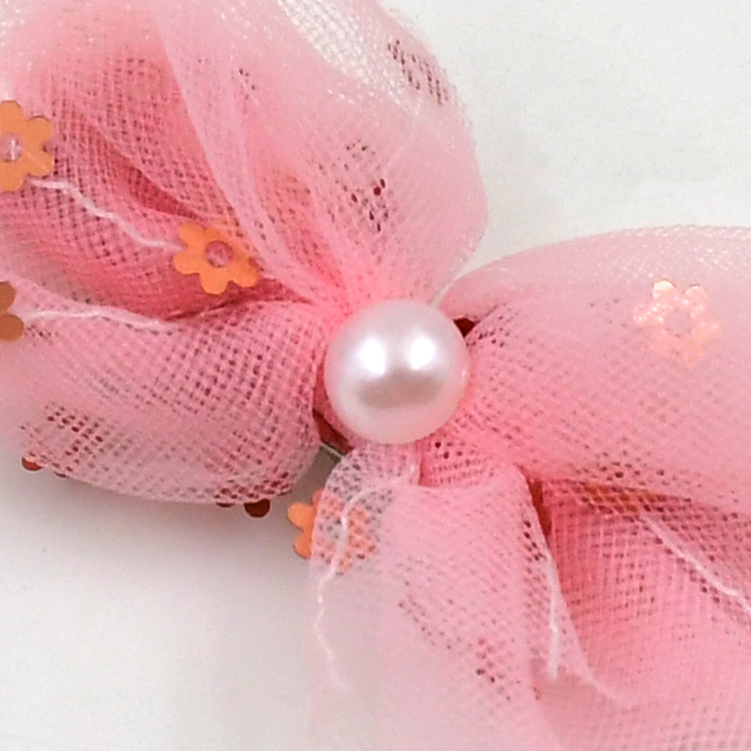 Wukusy hair bow knot clip for girls, featuring a decorative bow design, suitable for everyday hair styling.