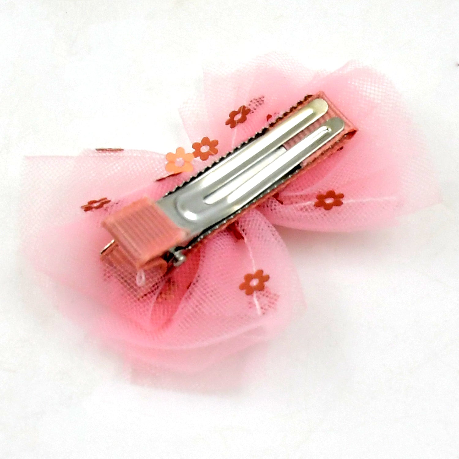 Wukusy hair bow knot clip for girls, featuring a cute, adjustable design suitable for children's hairstyles.