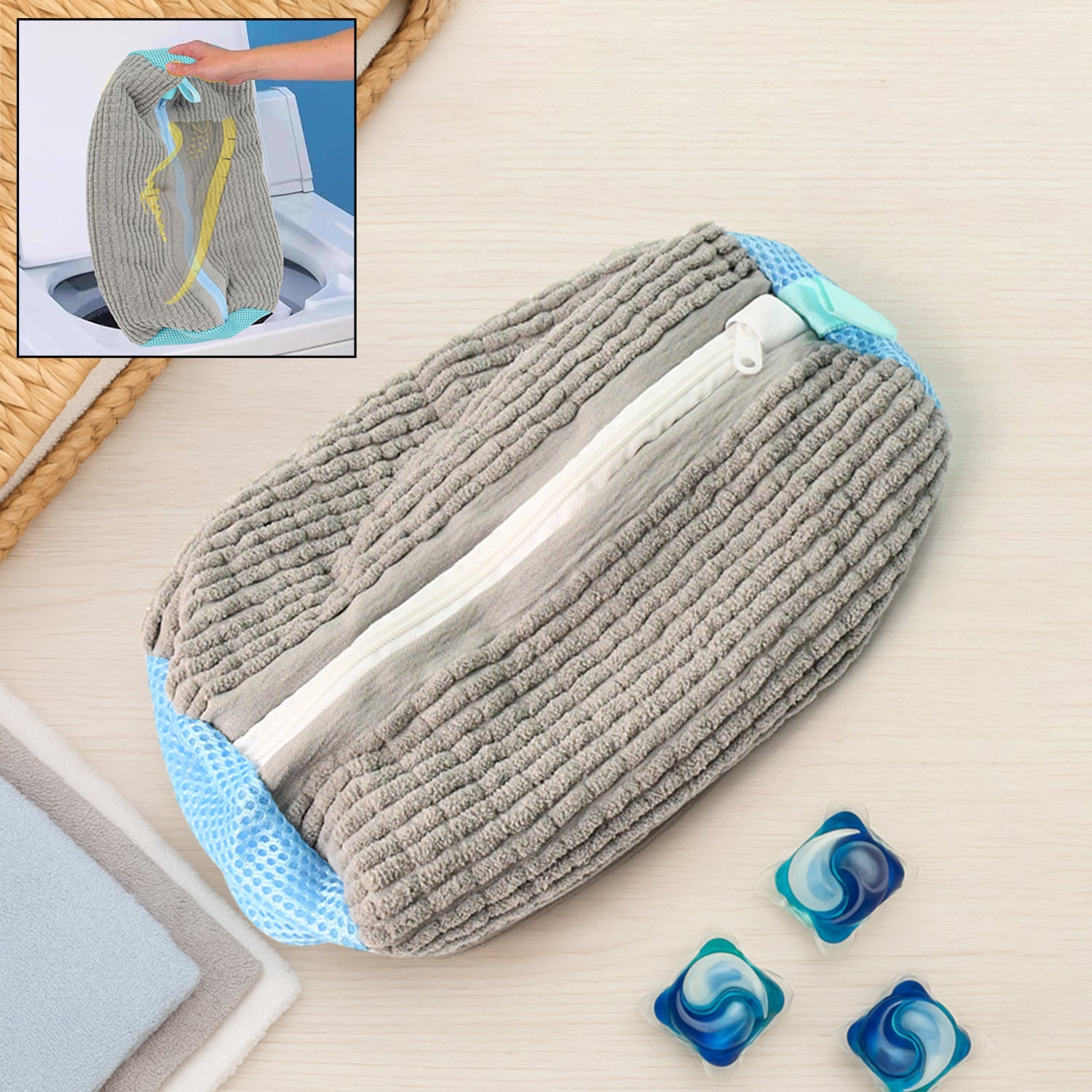 Heavy-duty reusable shoe washing bag by Wukusy for washing machines, designed to protect shoes during laundry.