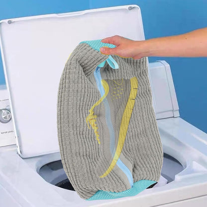 Wukusy heavy-duty reusable shoe washing bag for washing machine, durable mesh bag designed to clean shoes effectively.