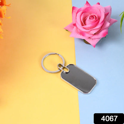Wukusy metal keyring and handbag charm with round and oval shapes, ideal for organizing keys and accessories.