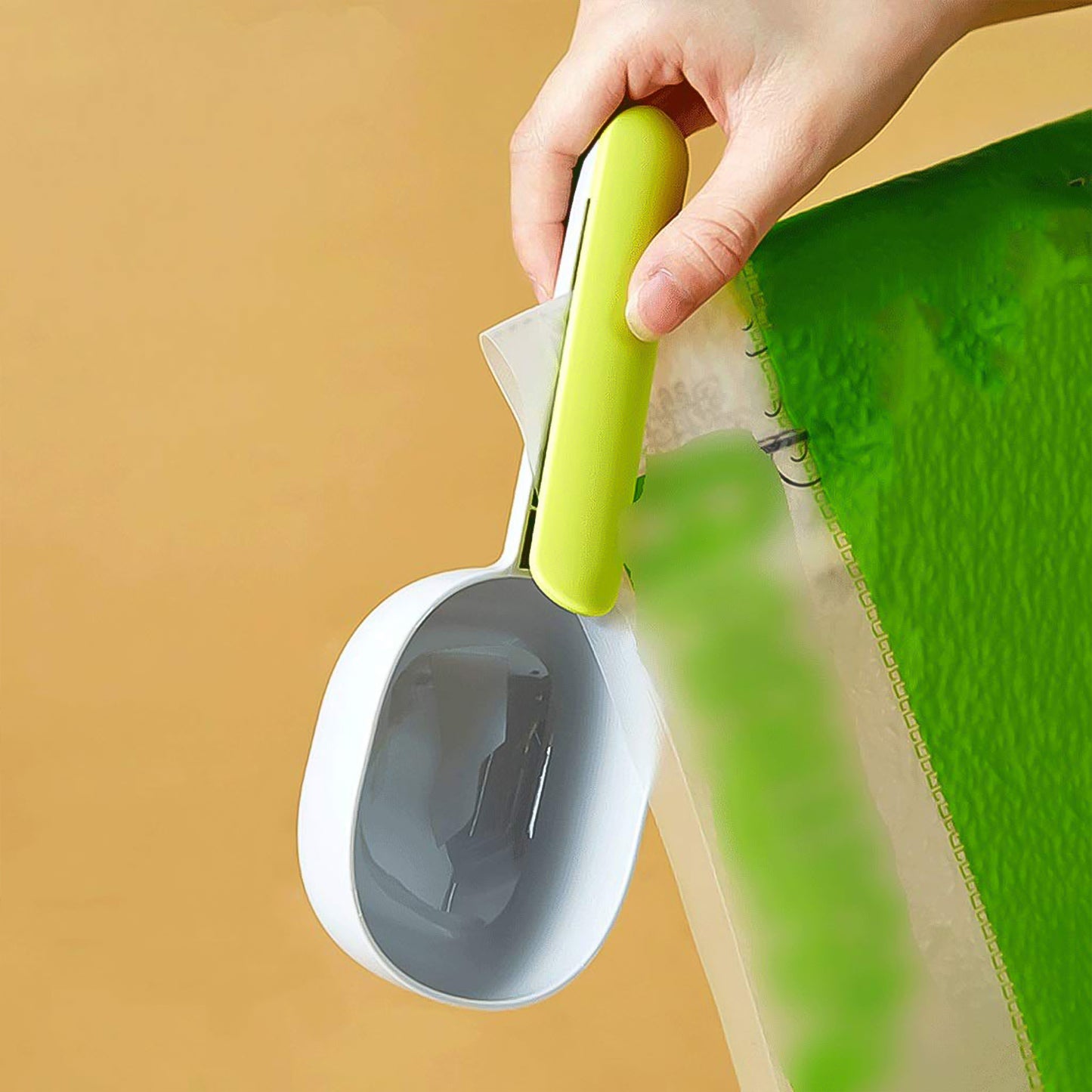 Large plastic measuring spoon for flour from Wukusy, ideal for home kitchen use, featuring a durable and easy-to-clean design.