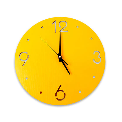 Wukusy modern minimalist wall clock for home and office decor, round design with sleek black and white finish.