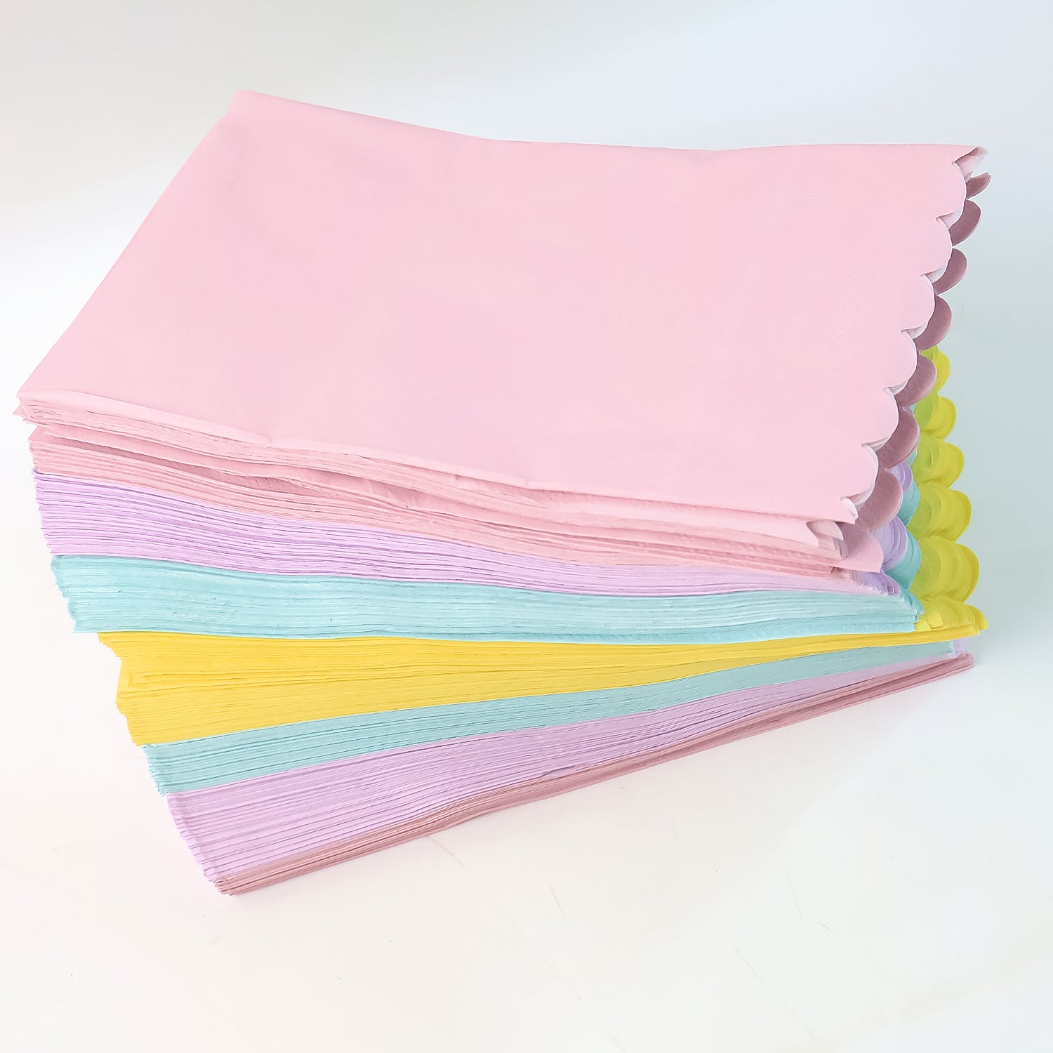 Multi-color oil-absorbing baking paper sheets by Wukusy, approximately 200 pieces for home improvement and kitchen use.
