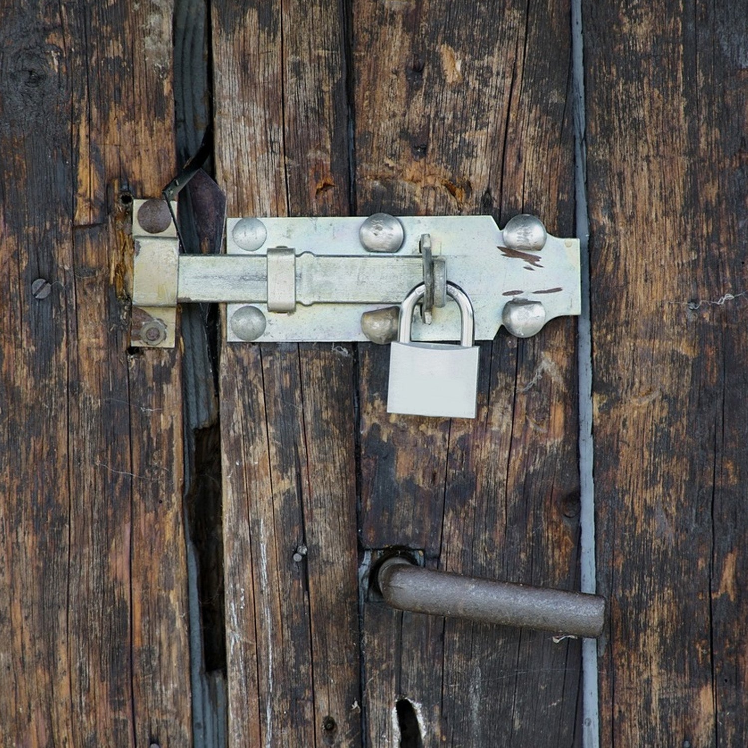Wukusy solid 6-keys padlock, 60mm, for home improvement, with metal body and key mechanism, shown in a close-up image.