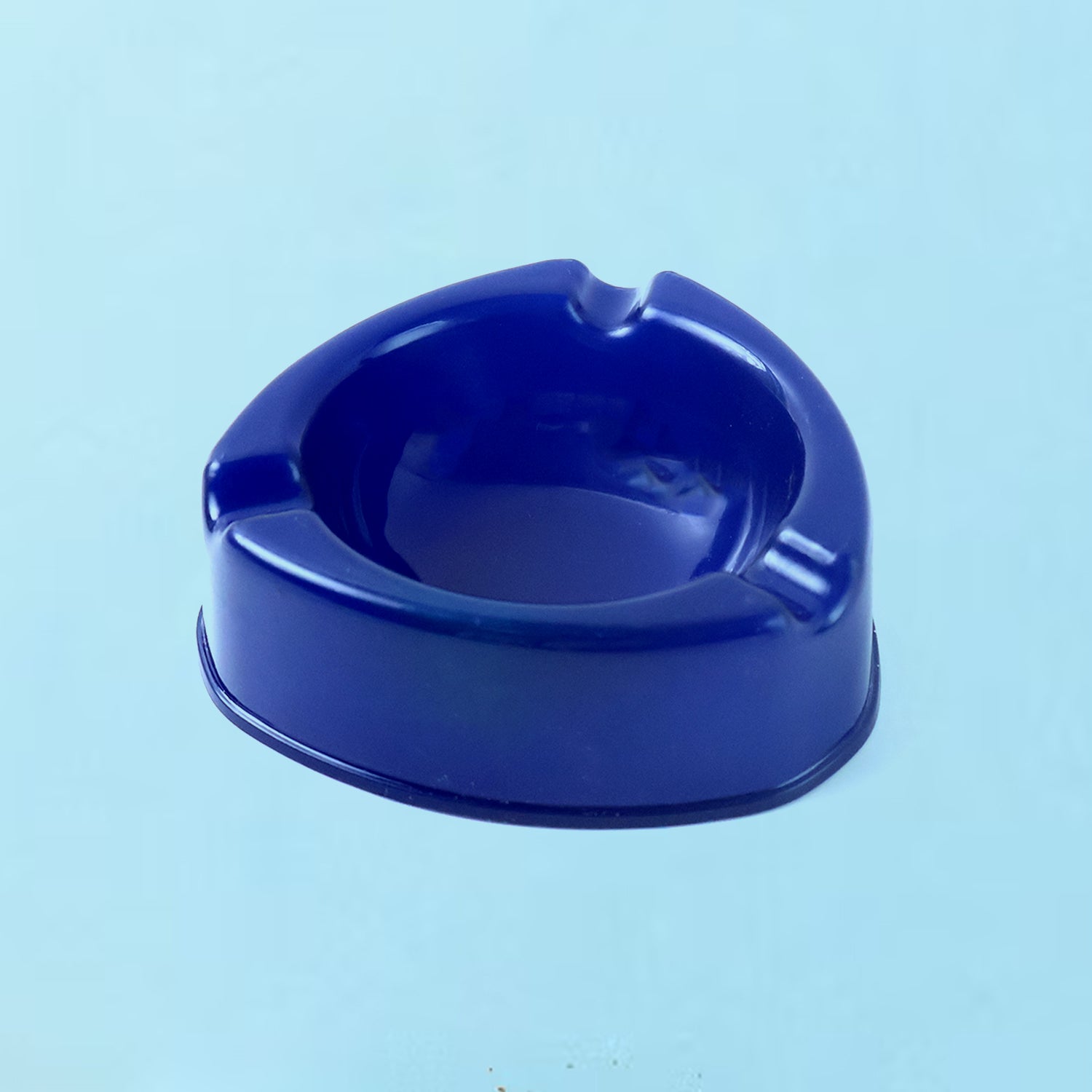 Dark blue plastic ashtray by Wukusy, Oblivion series, suitable for home improvement and indoor use, with a sleek design.
