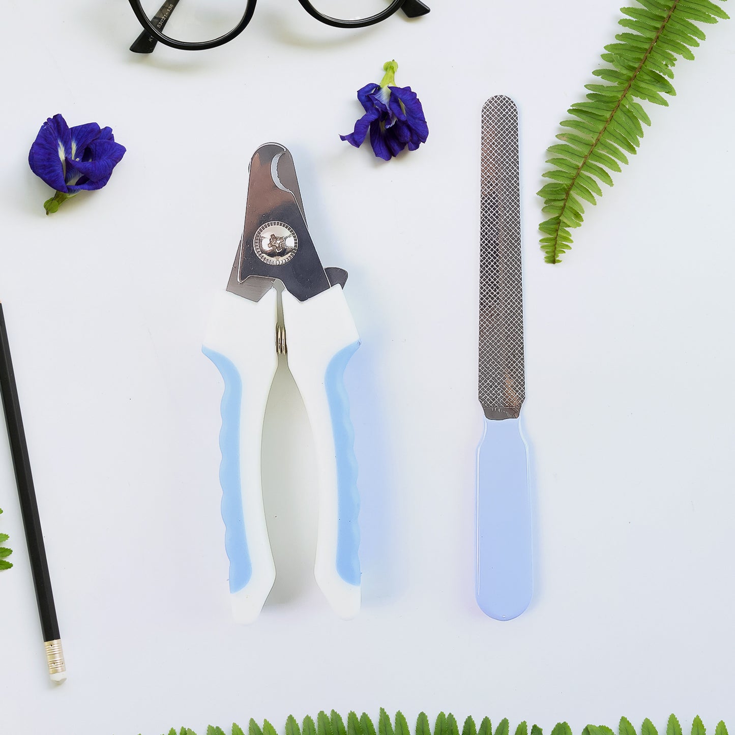 Wukusy pet nail clipper and nail file grooming kit for dogs and cats, including two grooming tools on a white background.