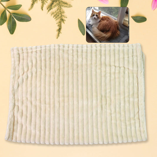 Wukusy pet soft blanket and sleep mat for cats and dogs in mix colors, warm and cozy for home comfort.