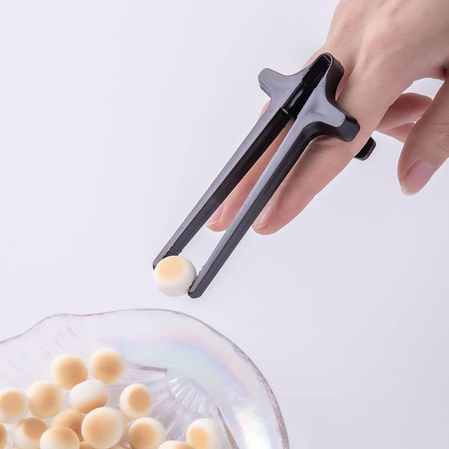 Wukusy plastic finger chopsticks for gamers snack clips, 1 piece, designed for easy snacking and gaming convenience.